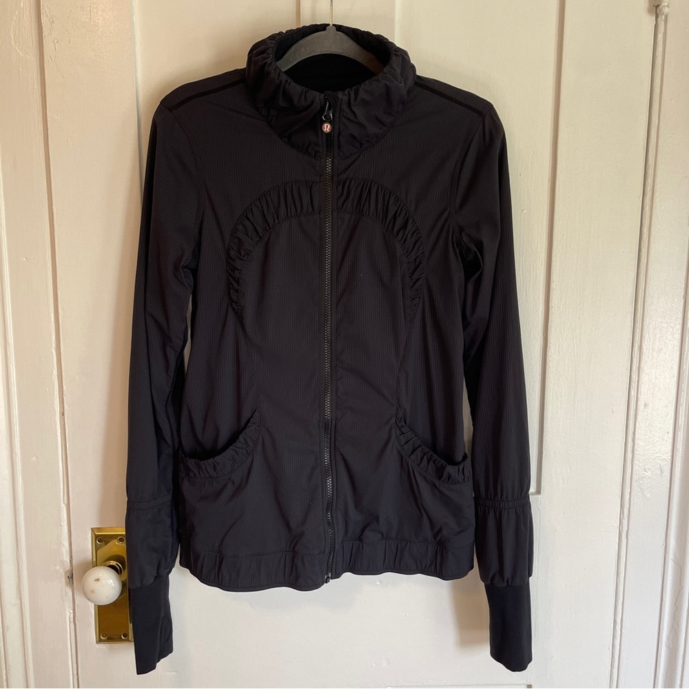 Lululemon off to Class Ruched Full Zip Jacket. Size 8. Black.